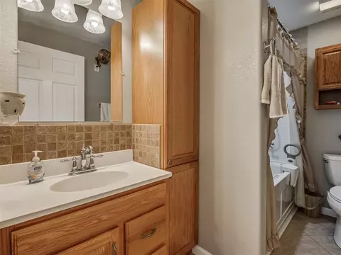 Bath - 115686 S 4190th Rd, Checotah, OK 74426 photo 1 of 6
