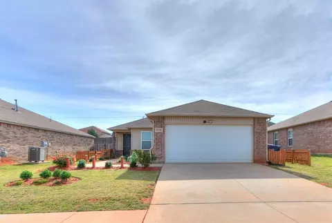 9732 Glover River Dr, Yukon, OK 73099