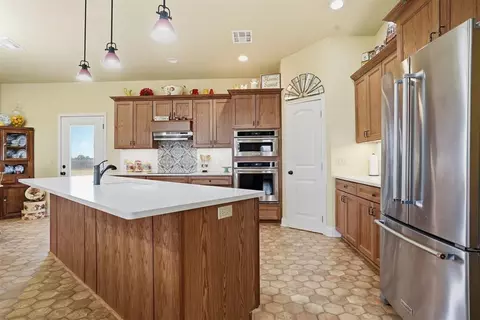 Kitchen - 18784 E 1130 Rd, Sayre, OK 73662 photo 2 of 4