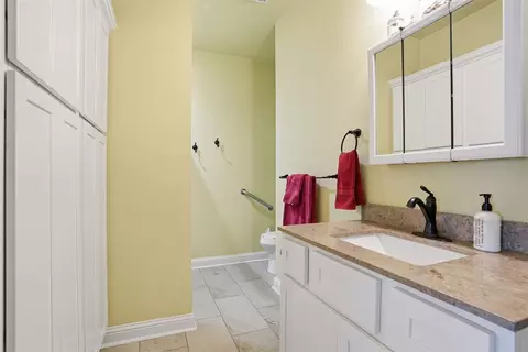 Bath - 18784 E 1130 Rd, Sayre, OK 73662 photo 6 of 7