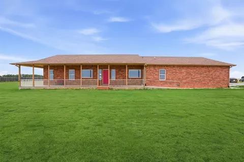 Exterior - 18784 E 1130 Rd, Sayre, OK 73662 photo 2 of 6