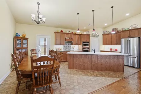 Kitchen - 18784 E 1130 Rd, Sayre, OK 73662 photo 1 of 4