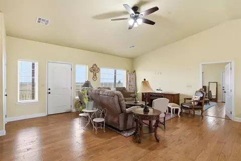 Living - 18784 E 1130 Rd, Sayre, OK 73662 photo 1 of 3