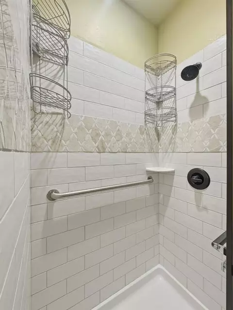 Bath - 18784 E 1130 Rd, Sayre, OK 73662 photo 5 of 7
