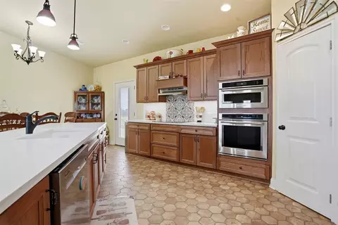 Kitchen - 18784 E 1130 Rd, Sayre, OK 73662 photo 4 of 4