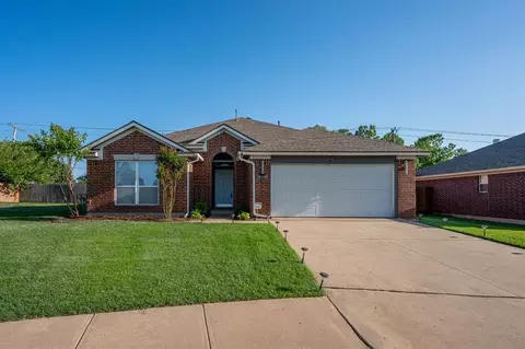 2720 Mountain Oaks Dr, Norman, OK 73071