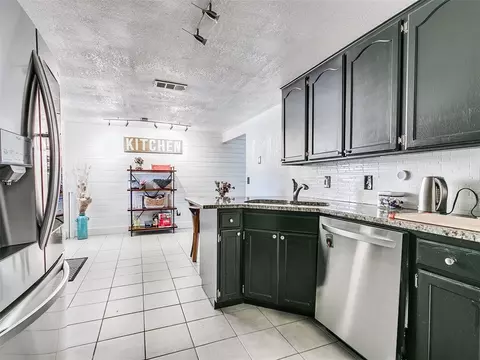 Kitchen - 2114 Westmore Dr, Moore, OK 73170 photo 1 of 1
