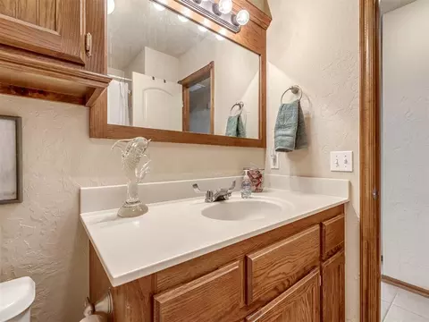 Bath - 3312 Ashton Dr, Moore, OK 73160 photo 9 of 10