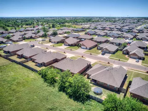 View/Area - 3312 Ashton Dr, Moore, OK 73160 photo 2 of 3