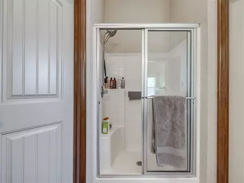 Bath - 3312 Ashton Dr, Moore, OK 73160 photo 6 of 10