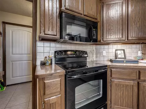 Kitchen - 3312 Ashton Dr, Moore, OK 73160 photo 6 of 6