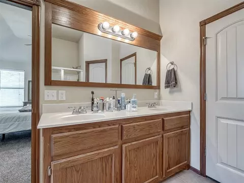 Bath - 3312 Ashton Dr, Moore, OK 73160 photo 5 of 10