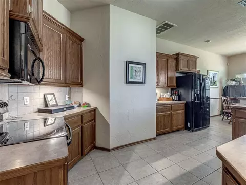 Kitchen - 3312 Ashton Dr, Moore, OK 73160 photo 4 of 6
