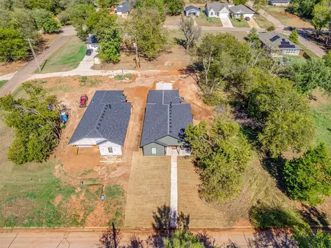 706 E Lincoln Ave, Guthrie, OK 73044