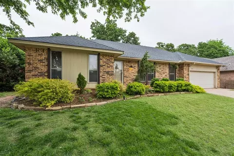 1313 Devonshire Ct, Edmond, OK 73034