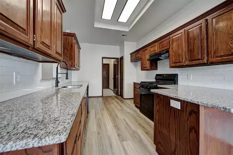 Kitchen - 2800 Dalewood Pl, Norman, OK 73071 photo 1 of 6