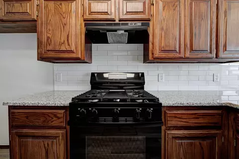 Kitchen - 2800 Dalewood Pl, Norman, OK 73071 photo 4 of 6