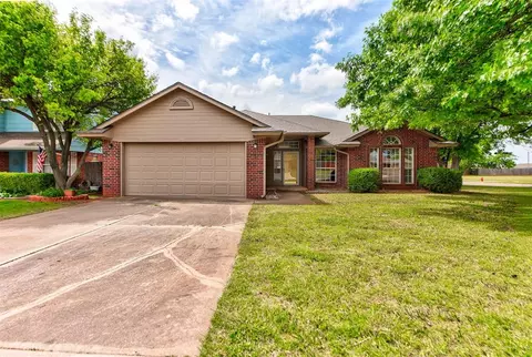 Exterior - 2800 Dalewood Pl, Norman, OK 73071 photo 3 of 6