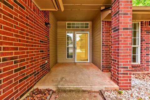Exterior - 2800 Dalewood Pl, Norman, OK 73071 photo 5 of 6