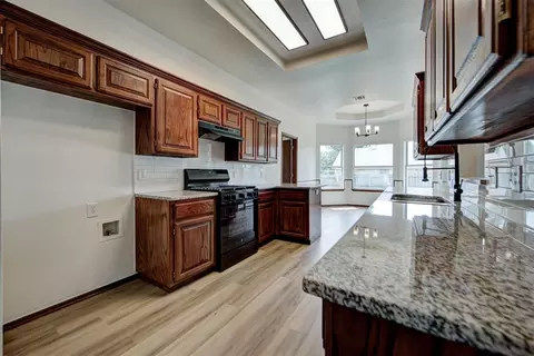 Kitchen - 2800 Dalewood Pl, Norman, OK 73071 photo 5 of 6