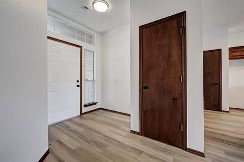 Entry Way - 2800 Dalewood Pl, Norman, OK 73071 photo 2 of 5
