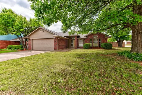 Exterior - 2800 Dalewood Pl, Norman, OK 73071 photo 2 of 6