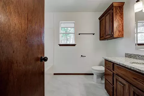 Bath - 2800 Dalewood Pl, Norman, OK 73071 photo 7 of 9