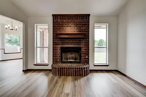 Living - 2800 Dalewood Pl, Norman, OK 73071 photo 3 of 7