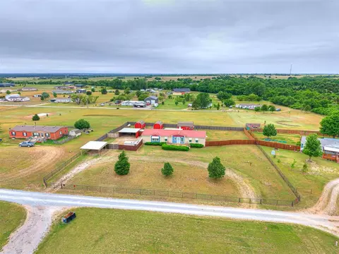 8911 N Hope Ln, Yukon, OK 73099