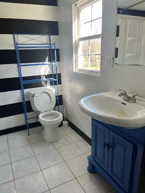 Bath - 332410 E 1030 Rd, Mcloud, OK 74851 photo 2 of 3