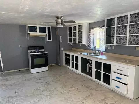 Kitchen - 332410 E 1030 Rd, Mcloud, OK 74851 photo 1 of 3