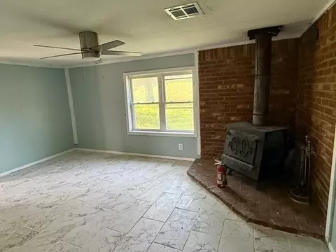 Living - 332410 E 1030 Rd, Mcloud, OK 74851 photo 2 of 4