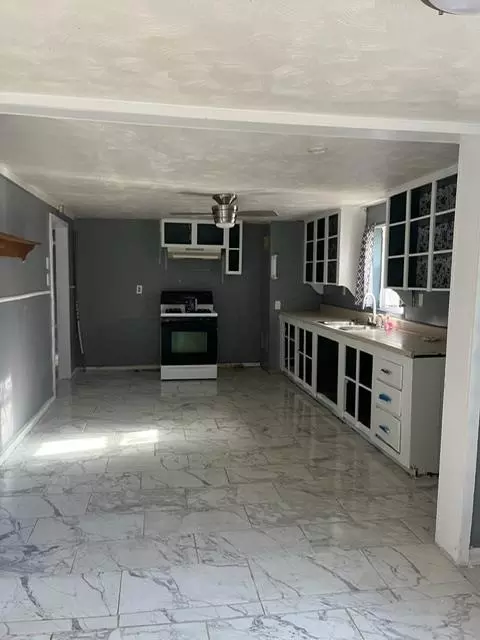 Kitchen - 332410 E 1030 Rd, Mcloud, OK 74851 photo 3 of 3