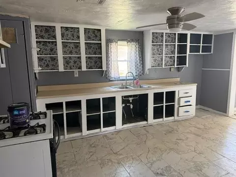 Kitchen - 332410 E 1030 Rd, Mcloud, OK 74851 photo 2 of 3