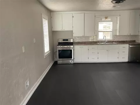 Kitchen - 203 W Pine St, Tuttle, OK 73089 photo 1 of 1