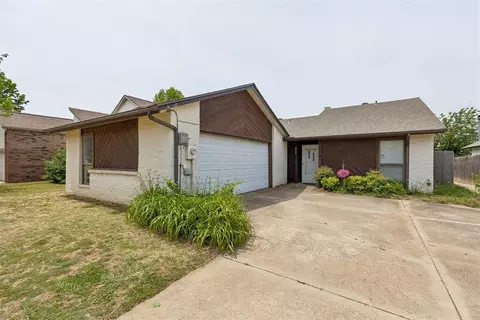 829 Lapwing Rd, Edmond, OK 73003