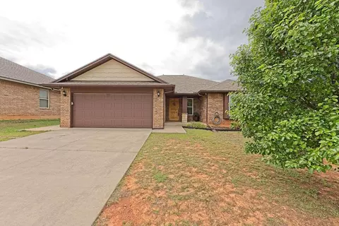 422 Tecumseh Meadows Ct, Norman, OK 73069