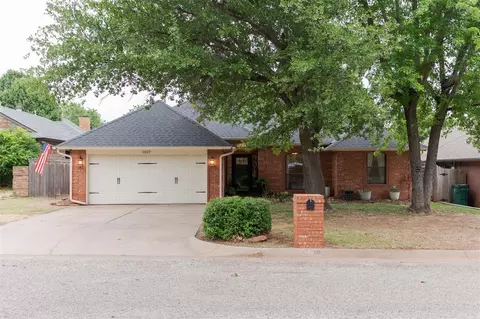 1627 Country Place Rd, Oklahoma City, OK 73131