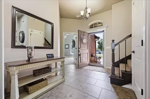 Entry Way - 4924 Champlain Pl, Edmond, OK 73025 photo 2 of 5