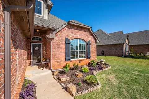 Exterior - 4924 Champlain Pl, Edmond, OK 73025 photo 4 of 9