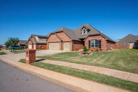 Exterior - 4924 Champlain Pl, Edmond, OK 73025 photo 3 of 9