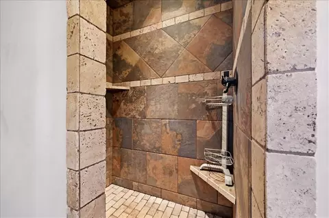 Bath - 4924 Champlain Pl, Edmond, OK 73025 photo 3 of 5
