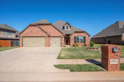 Exterior - 4924 Champlain Pl, Edmond, OK 73025 photo 2 of 9