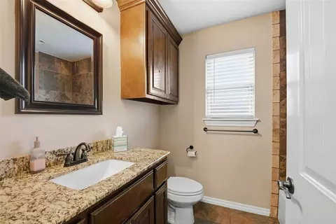 Bath - 4924 Champlain Pl, Edmond, OK 73025 photo 5 of 5