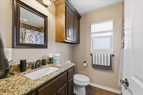 Bath - 4924 Champlain Pl, Edmond, OK 73025 photo 5 of 5
