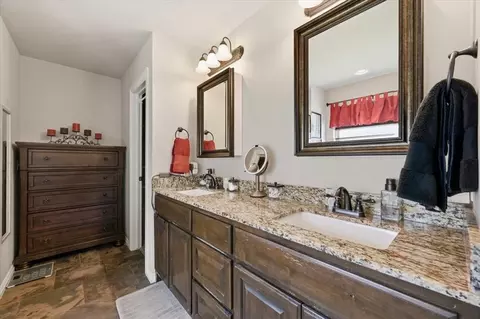 Bath - 4924 Champlain Pl, Edmond, OK 73025 photo 1 of 5