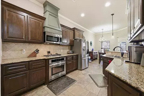 Kitchen - 4924 Champlain Pl, Edmond, OK 73025 photo 1 of 2