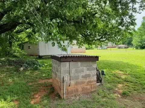 Exterior - 300 Division St, Arcadia, OK 73007 photo 6 of 13