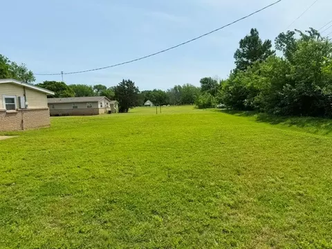 Exterior - 300 Division St, Arcadia, OK 73007 photo 9 of 13