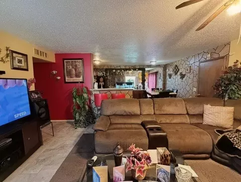 Living - 300 Division St, Arcadia, OK 73007 photo 1 of 2